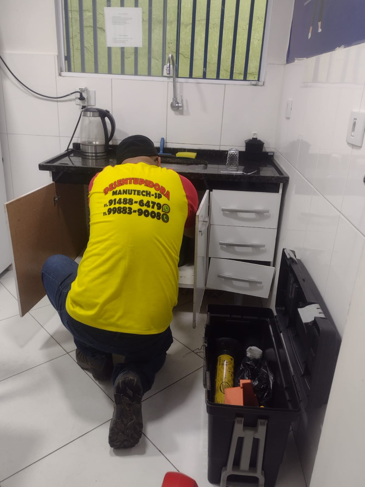 Técnico trabalhando