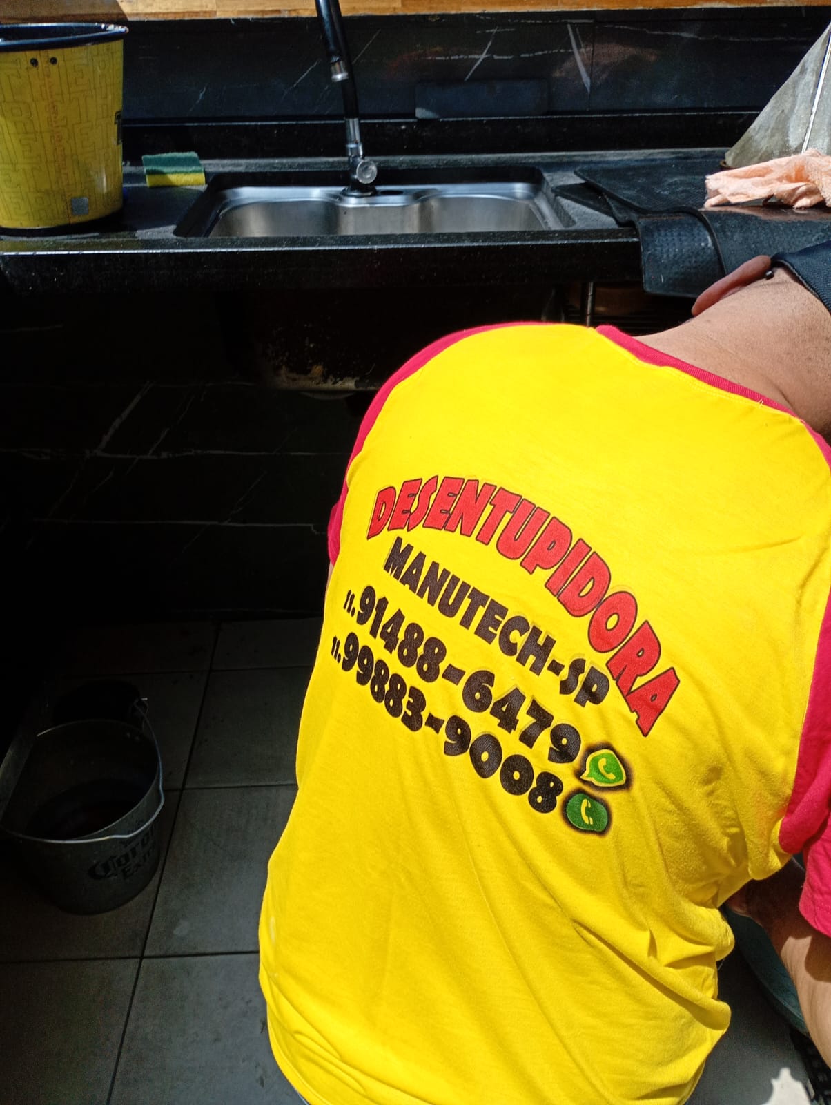Técnico trabalhando